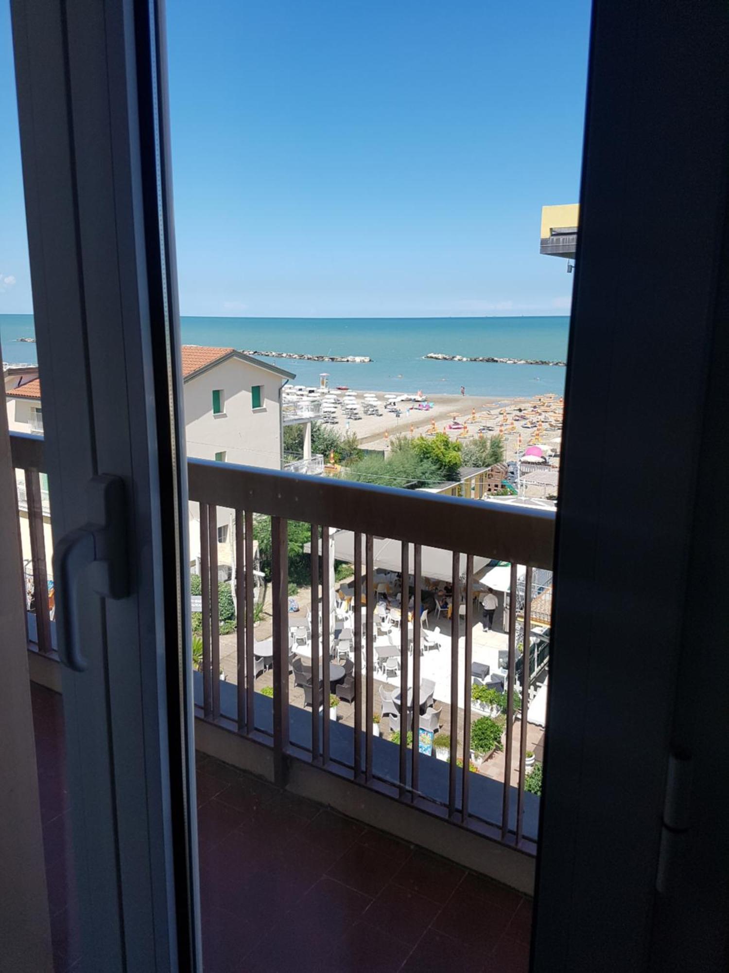 Hotel Acapulco Ρίμινι Εξωτερικό φωτογραφία